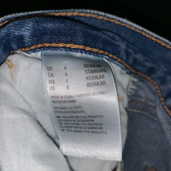 American Eagle. Mom Jean. Size 4. Good Condition. - Picture 3 of 4